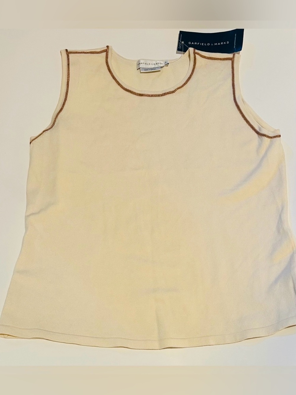 New Garfield & Marks Top Soft White with Gold Piping Holiday Outfit size Large